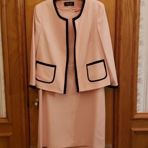 Nice dress suit. EUC.